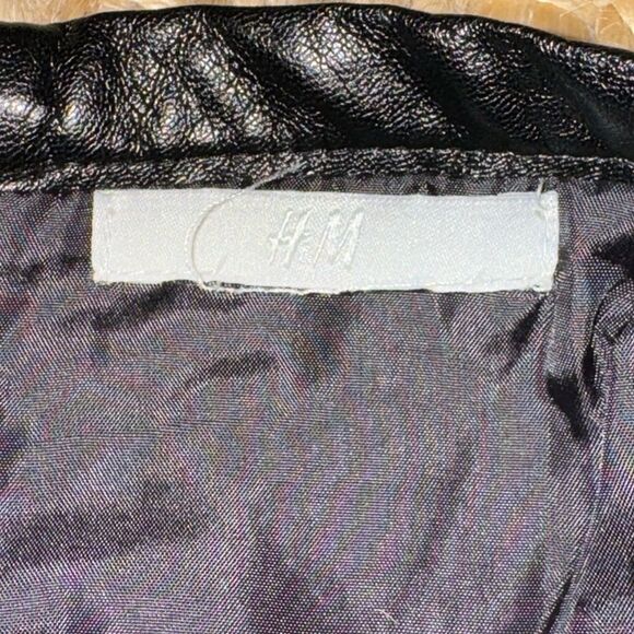 H&M woven black/white zebra print mini skirt back zip leather trim. EUC SZ 8 - Picture 5 of 6
